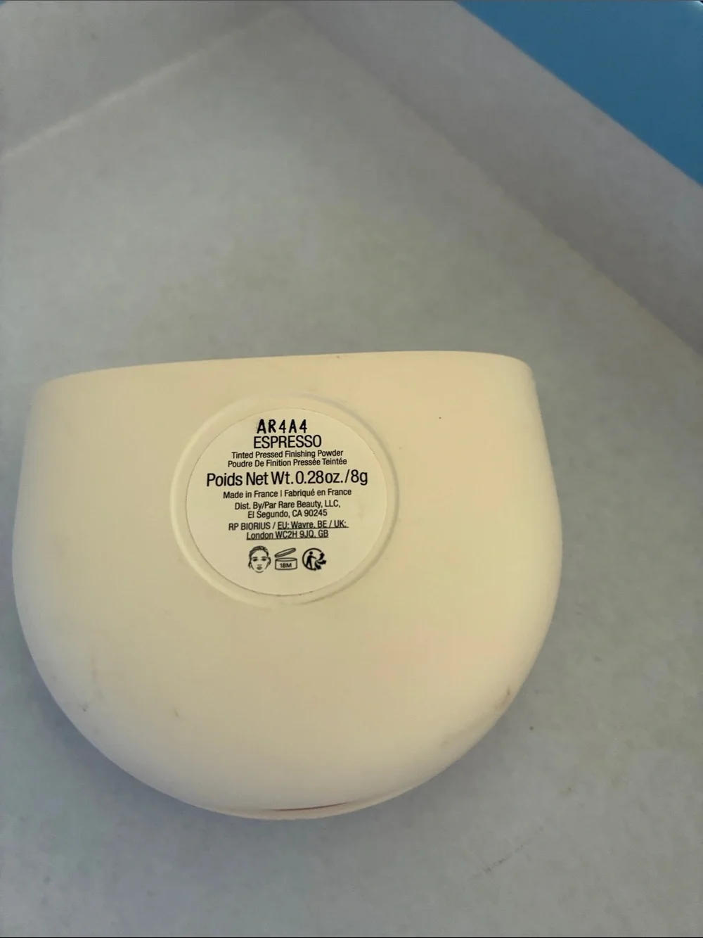 Rare Beauty Pressed Finishing Powder — Espresso (Cream Compact)